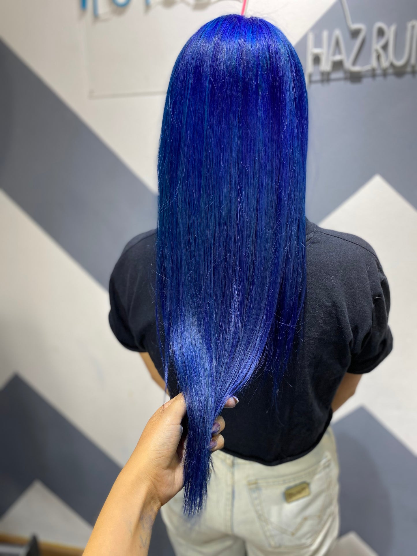 Azul oscuro